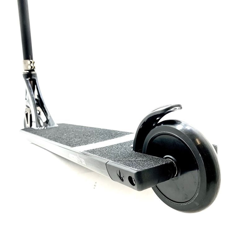 Custom koloběžka Blunt AOS Trianon