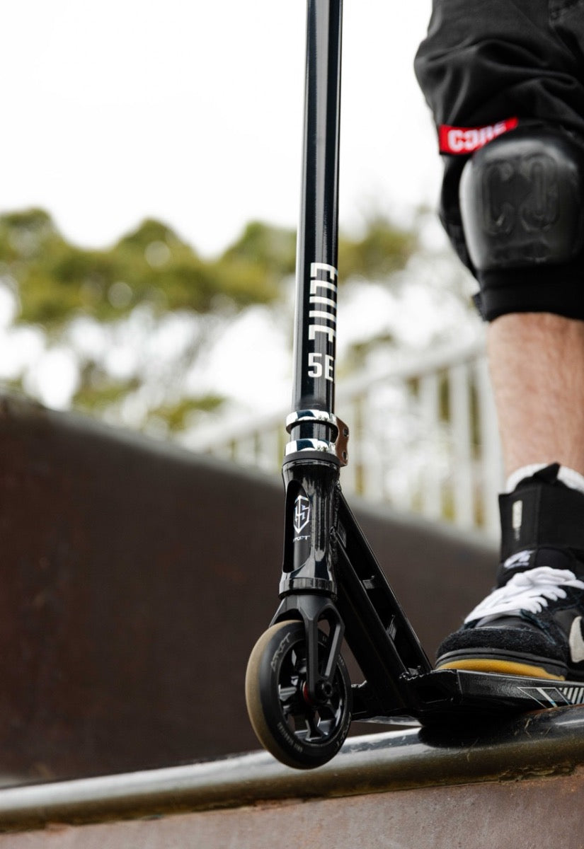 Freestyle koloběžka Grit Elite 5er Blackened