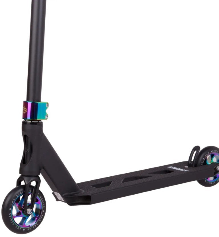 Freestyle koloběžka Striker Essential M Black Rainbow
